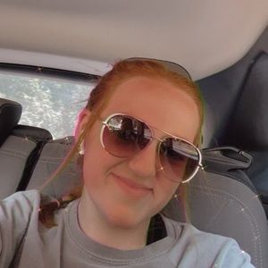 Meet your Posher, Abby